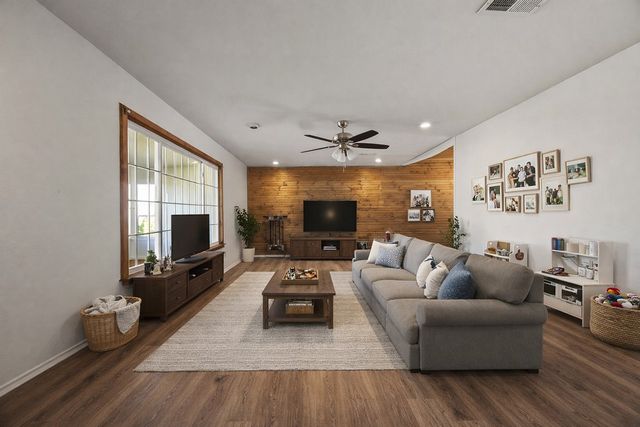 10910 S Whitehouse Road, Fayetteville, AR 72701