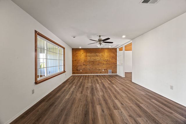 10910 S Whitehouse Road, Fayetteville, AR 72701