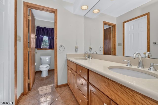 267 Seville Ct, Bridgewater Twp., NJ 08807