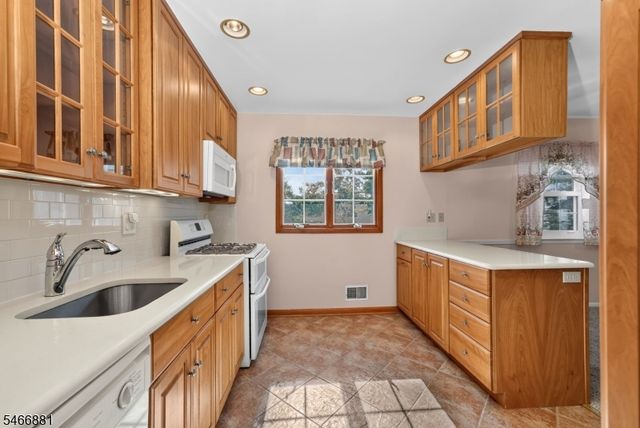 267 Seville Ct, Bridgewater Twp., NJ 08807