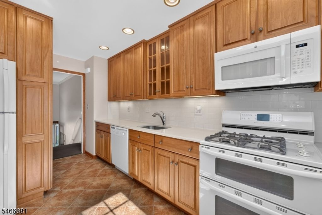 267 Seville Ct, Bridgewater Twp., NJ 08807 — photo 5