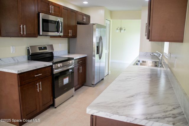 1095 Lynbrook Street NW, Palm Bay, FL 32907