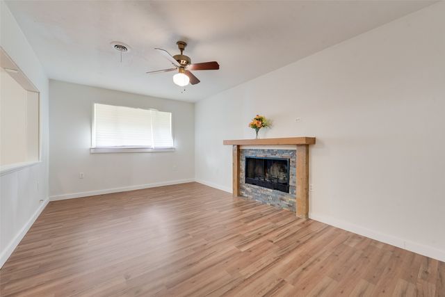1104 Trinity View Street, Irving, TX 75060