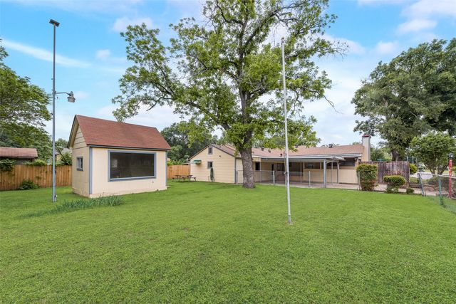 1104 Trinity View Street, Irving, TX 75060