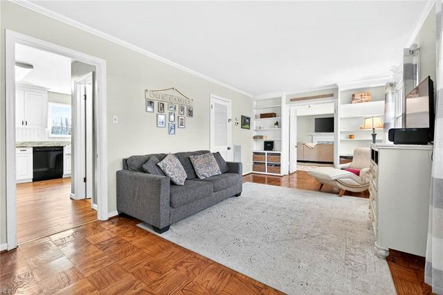 604 Kings Grant RD, Virginia Beach, VA 23452