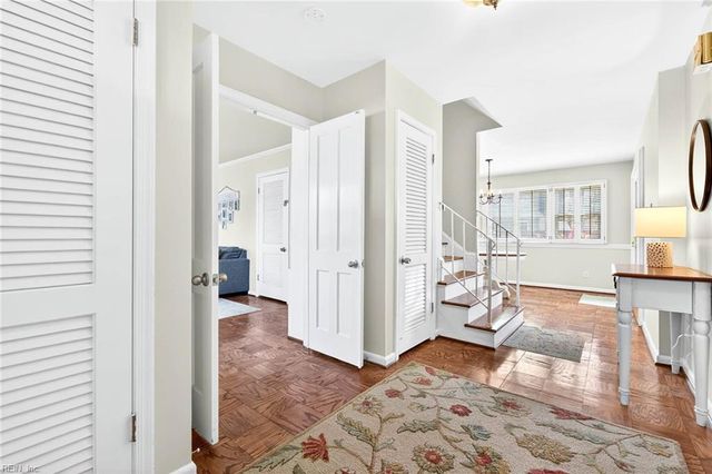 604 Kings Grant RD, Virginia Beach, VA 23452