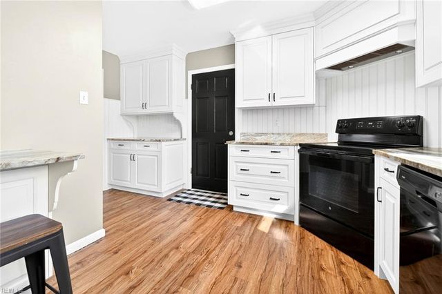 604 Kings Grant RD, Virginia Beach, VA 23452