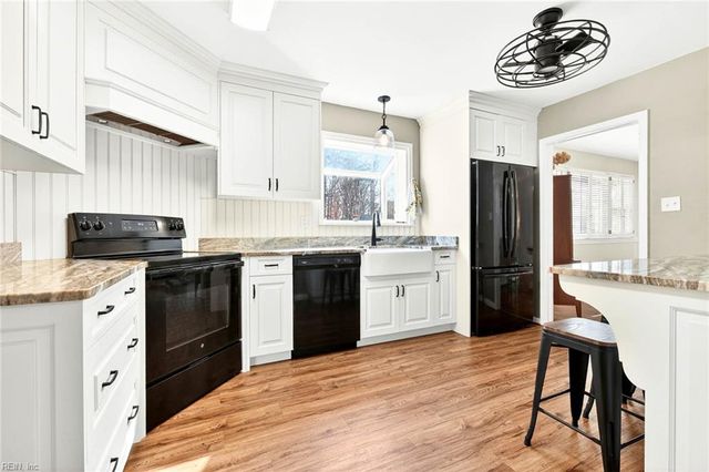 604 Kings Grant RD, Virginia Beach, VA 23452