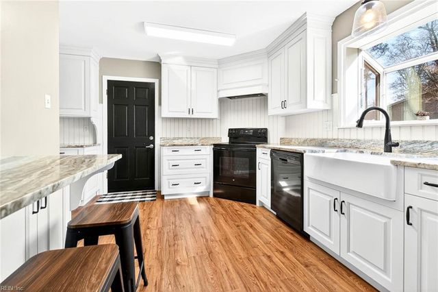 604 Kings Grant RD, Virginia Beach, VA 23452