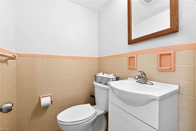 604 Kings Grant RD, Virginia Beach, VA 23452