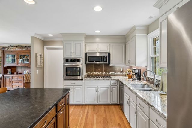 808 Rodney Dr, Nashville, TN 37205