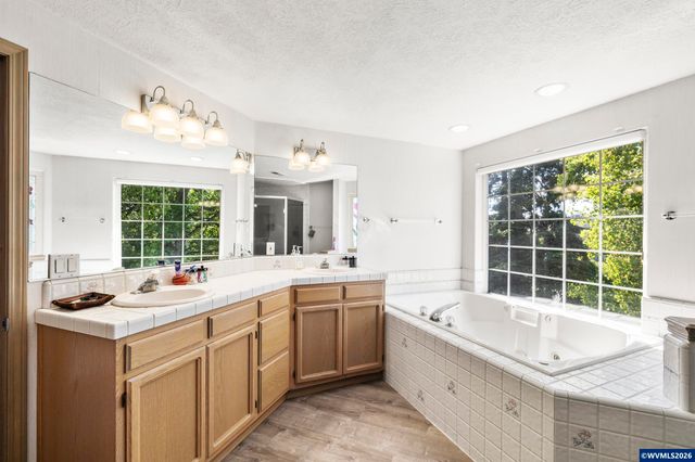 1589 Kenard St NW, Salem, OR 97304