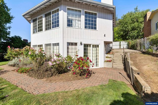1589 Kenard St NW, Salem, OR 97304