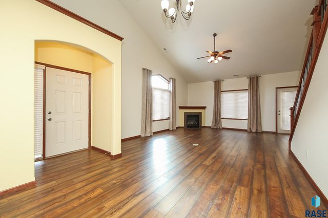 8103 S Brenda Pl Place, Sioux Falls, SD 57108