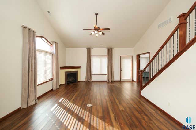 8103 S Brenda Pl Place, Sioux Falls, SD 57108