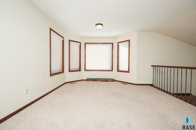 8103 S Brenda Pl Place, Sioux Falls, SD 57108