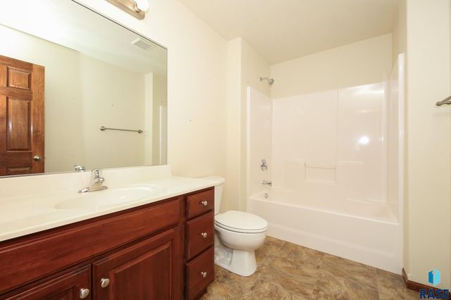 8103 S Brenda Pl Place, Sioux Falls, SD 57108