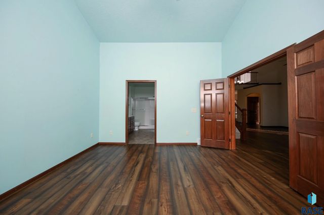 8103 S Brenda Pl Place, Sioux Falls, SD 57108