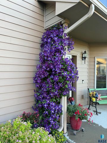 8103 S Brenda Pl Place, Sioux Falls, SD 57108