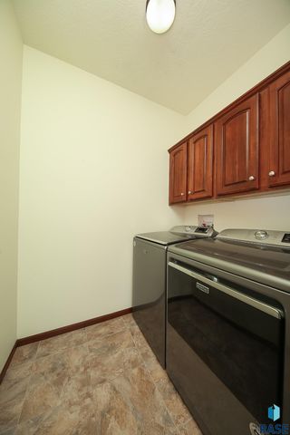 8103 S Brenda Pl Place, Sioux Falls, SD 57108