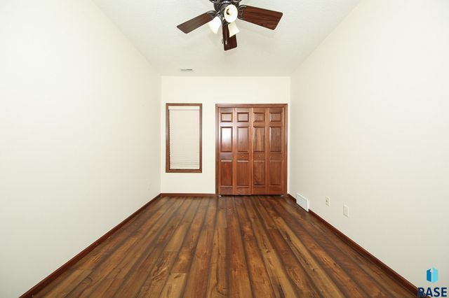 8103 S Brenda Pl Place, Sioux Falls, SD 57108