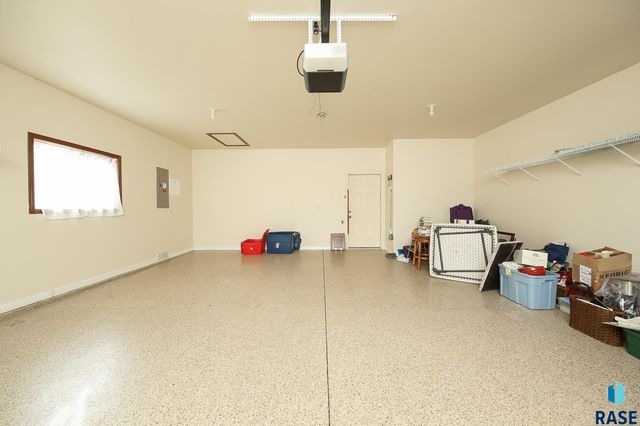 8103 S Brenda Pl Place, Sioux Falls, SD 57108