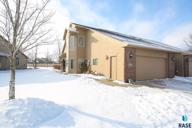 8103 S Brenda Pl Place, Sioux Falls, SD 57108