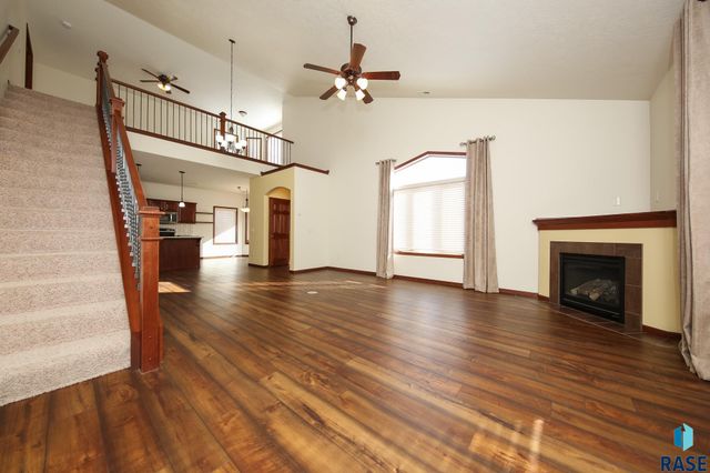 8103 S Brenda Pl Place, Sioux Falls, SD 57108