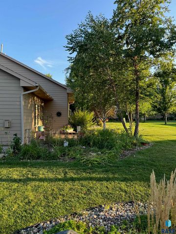 8103 S Brenda Pl Place, Sioux Falls, SD 57108