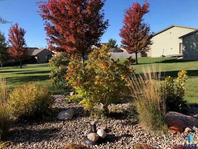 8103 S Brenda Pl Place, Sioux Falls, SD 57108