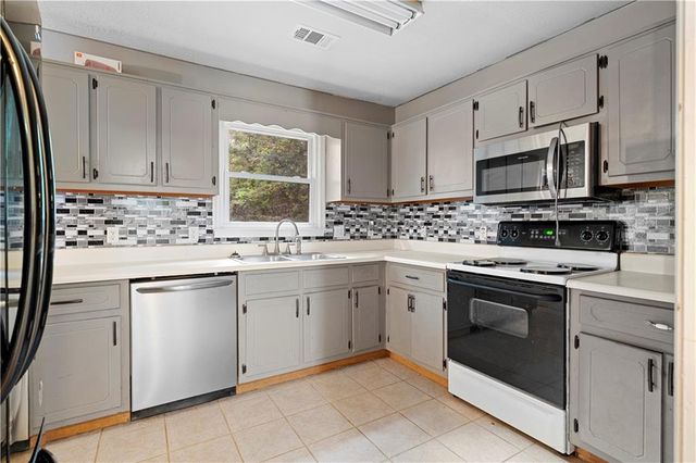5510 Concord Circle, Gainesville, GA 30507