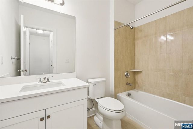 69 Parkside Lane 1203, Teaneck, NJ 07666