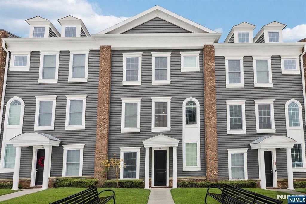 69 Parkside Lane 1203, Teaneck, NJ 07666