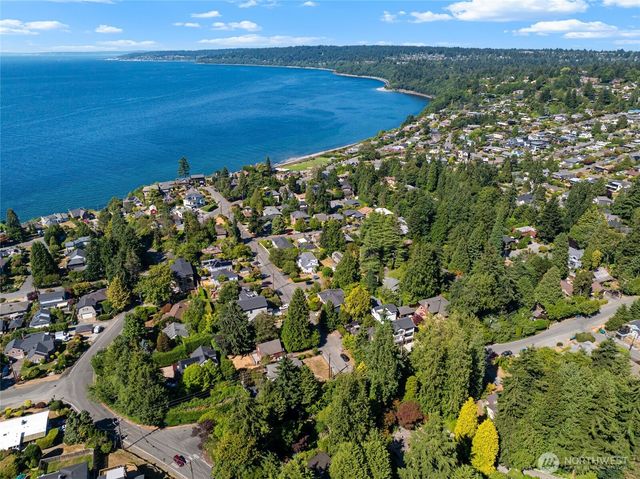 2652 NW 95th Street, Seattle, WA 98117