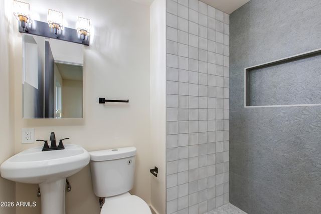 11841 N 24th Street, Phoenix, AZ 85028