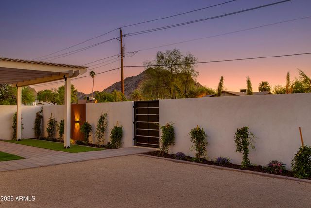 11841 N 24th Street, Phoenix, AZ 85028