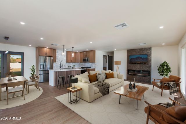 11841 N 24th Street, Phoenix, AZ 85028