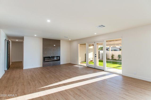 11841 N 24th Street, Phoenix, AZ 85028