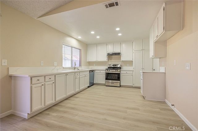 1129 Lightcap, Lancaster, CA 93535