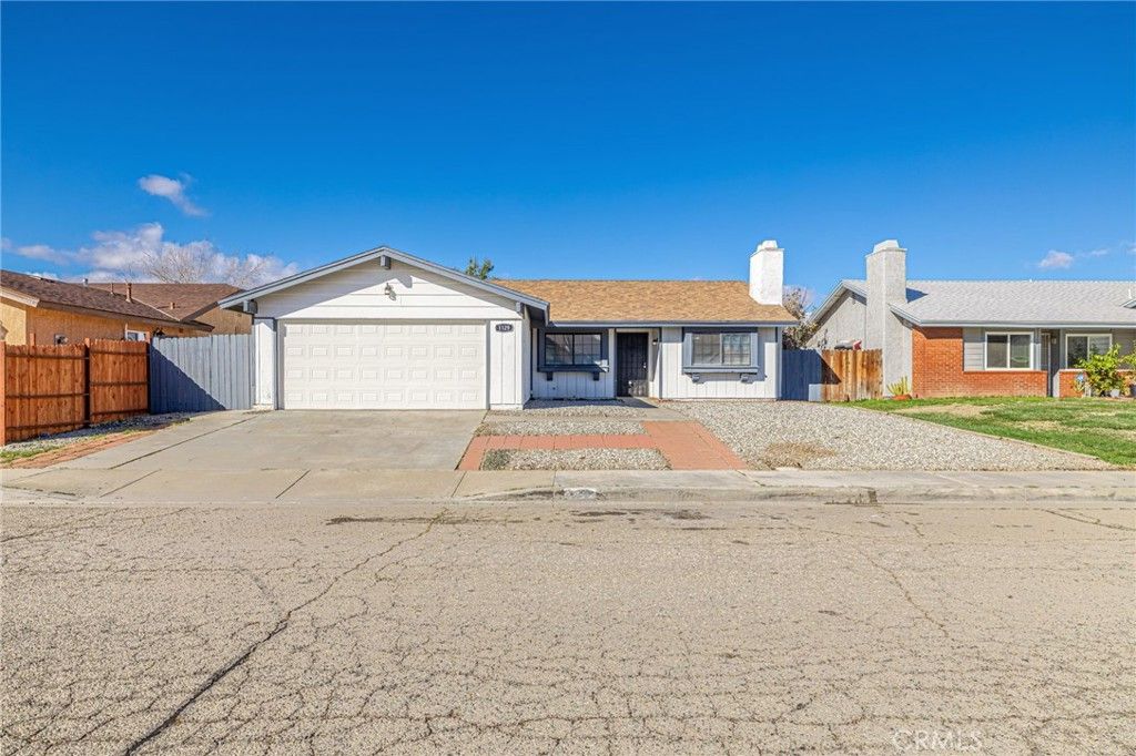 1129 Lightcap, Lancaster, CA 93535