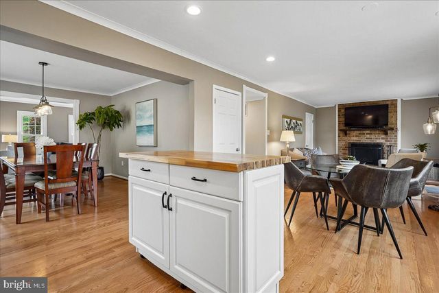 6404 KINGS LANDING RD, Alexandria, VA 22310