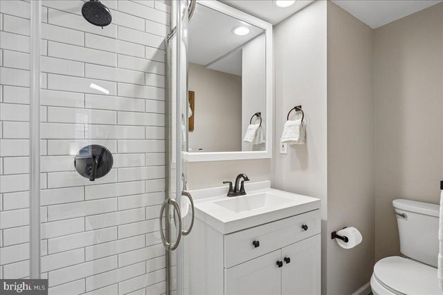 6404 KINGS LANDING RD, Alexandria, VA 22310