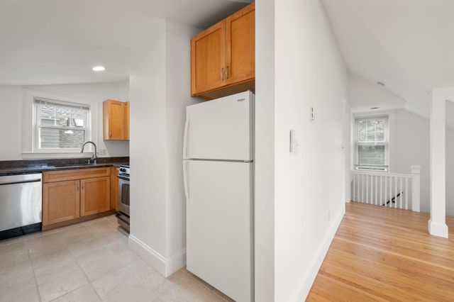14 Notre Dame Ave C, Cambridge, MA 02140