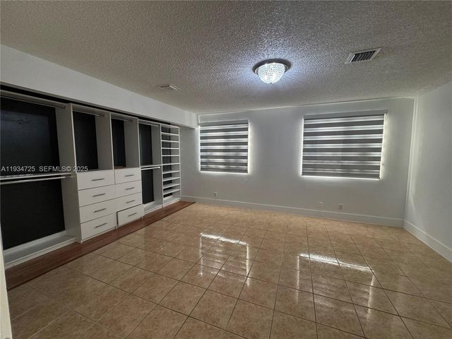 17324 NW 63rd Ave 17324, Hialeah, FL 33015