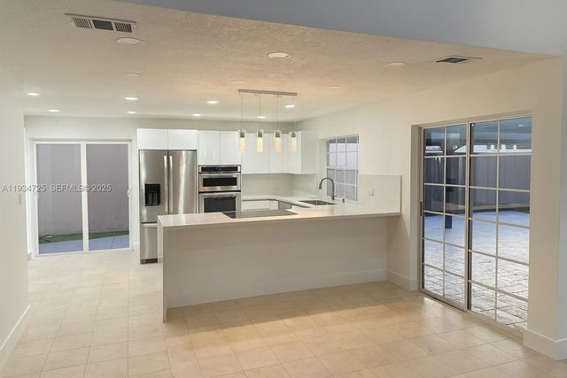 17324 NW 63rd Ave 17324, Hialeah, FL 33015