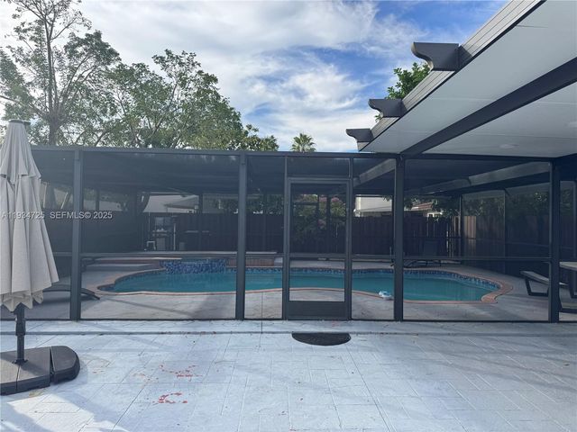 17324 NW 63rd Ave 17324, Hialeah, FL 33015