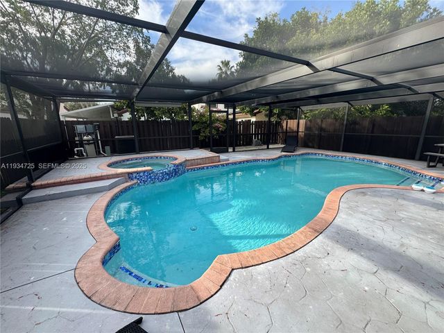 17324 NW 63rd Ave 17324, Hialeah, FL 33015