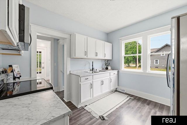 6021 N 24 Street, Omaha, NE 68110