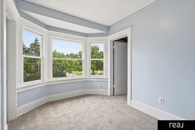 6021 N 24 Street, Omaha, NE 68110