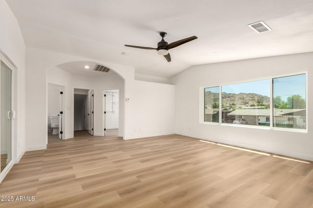 2210 E EVERETT Drive, Phoenix, AZ 85022